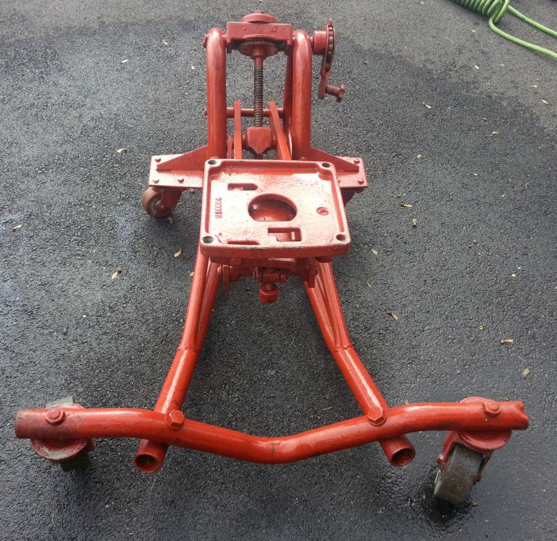 Truck transmission jack