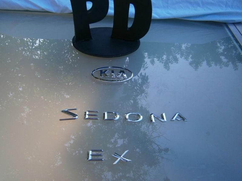 2003 kia sedona rear lift gate chrome kia sedona ex emblems oem/warranty