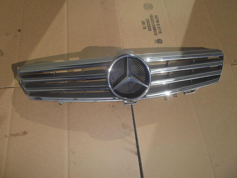 2006-2008 w219 mercedes cls550 cls500 base oem front center radiator grille 