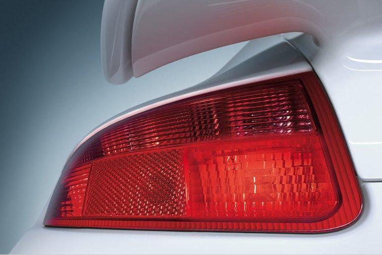 Porsche 911 taillights with all-red look! oem!