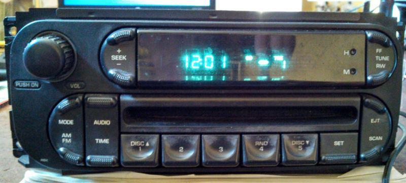 02-07 dodge chrysler jeep radio cd player factory oem  p05091506af