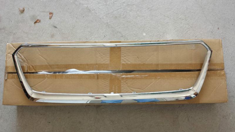 Subaru front grille molding crosstrek 2013