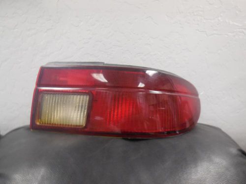 Kia sephia r taillight r. 93 94