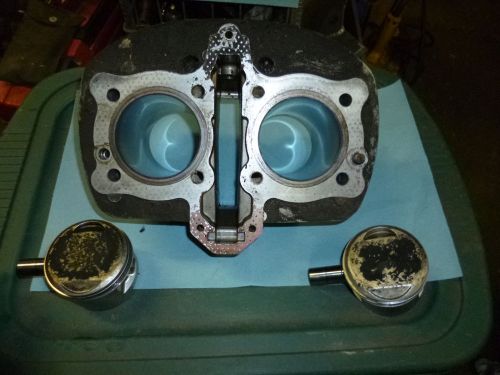 Kawasaki kz 750b twin cylinder and piston assembly