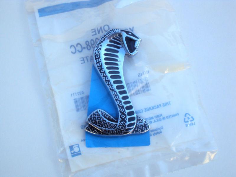 Ford mustang cobra snake emblem badge right rh 1999-2004 genuine new in bag