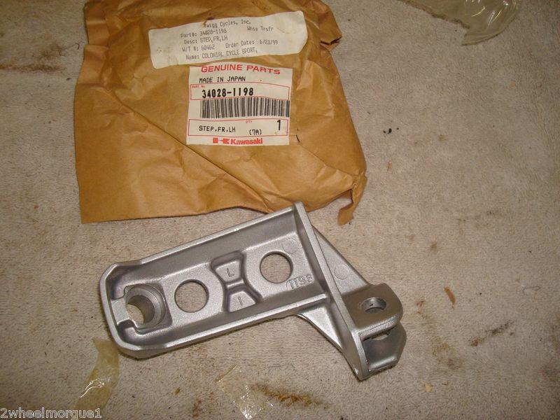 Kawasaki nos left foot peg 34028-1198 concours zg1000