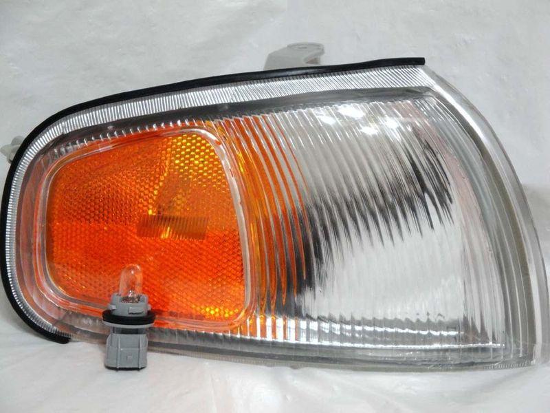 Toyota 95 96 camry corner parking signal side marker light lamp r h w/bulb new