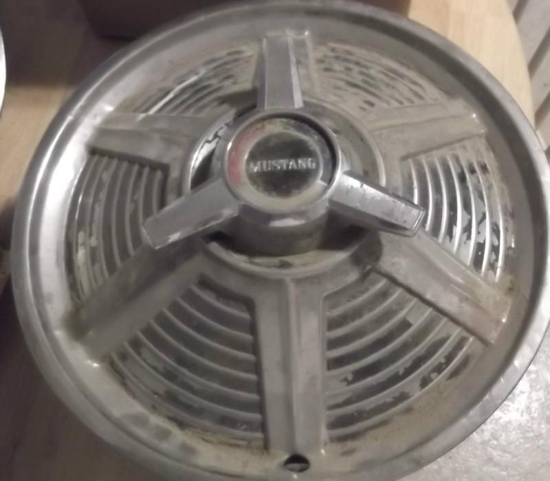 1966 ford mustang spinner hubcap 1 single hub cap