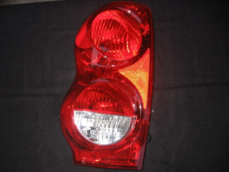 2004-10 oem dodge durango  left rear.taillight #5133169ai great condition