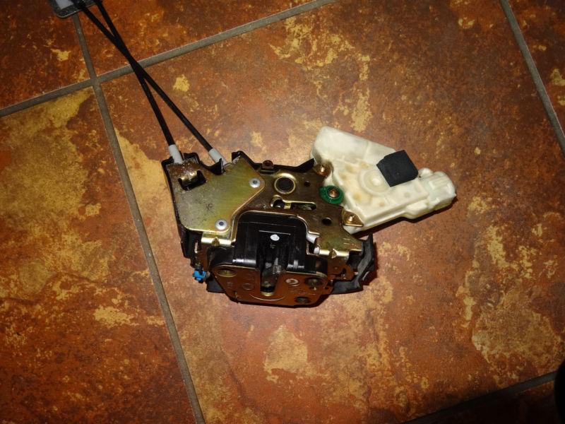 Infiniti g35 03 04 05 06 door lock actuator assembly lf driver front