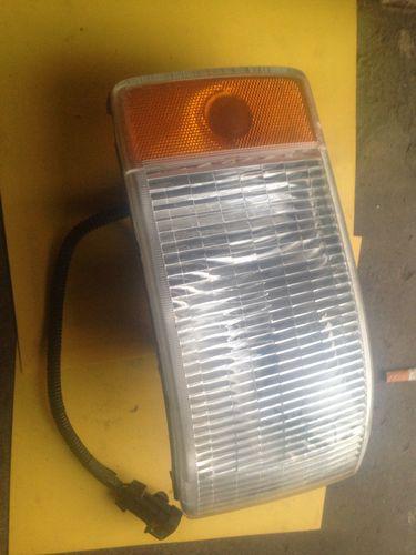 Rh passenger  front corner marker light 93 94 95 96 cadillac fleetwood brougham