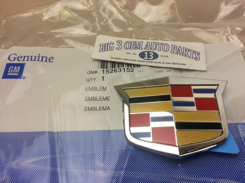 Cadillac cts sedan rear compartment deck lid crest emblem new oem 15263152