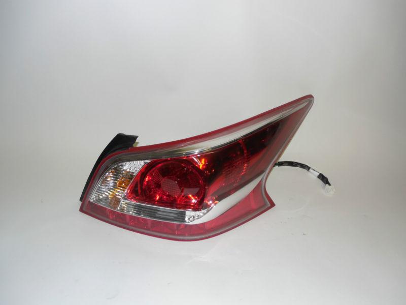 2013 nissan altima oem right tail light nice!