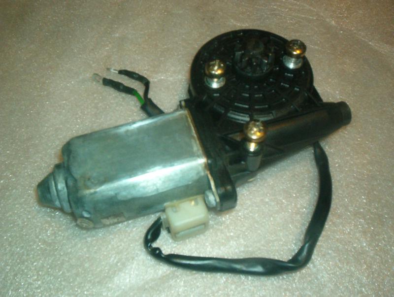 Mercedes w201 190e 190d bosch right front window motor  0130821072