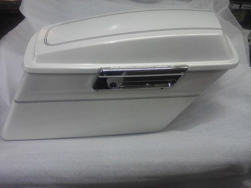 Harley-davidson rh white pearl saddlebag ( 90898-02zy )