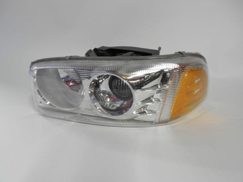 01 02 03 04 05 06 gmc denali left headlight nice!