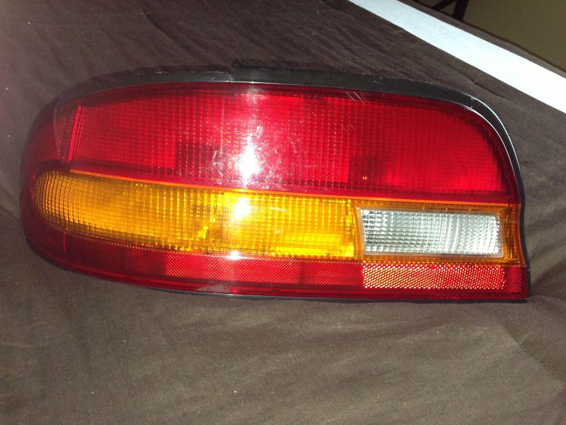 1995-1997 nissan altima oem left (driver side)tail light 