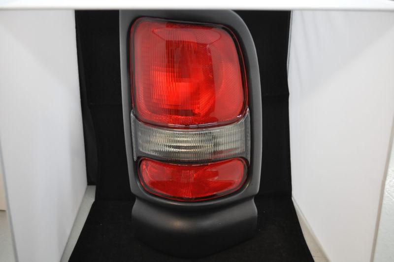 Tyc 11-3239-01 taillight for dodge (3435-4)