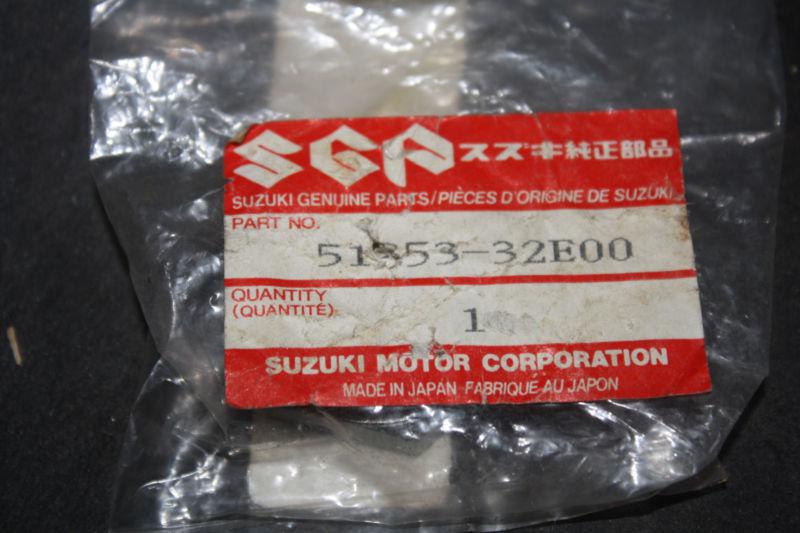 Nos suzuki nut  51353-32e00