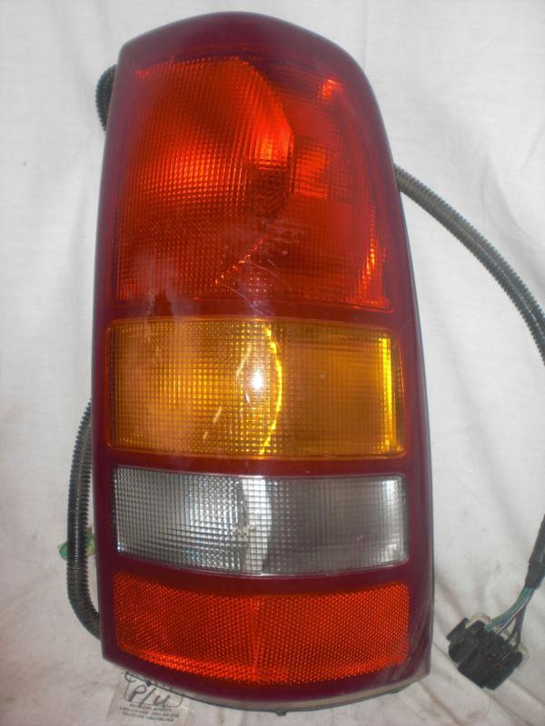 2001 chevrolet silverado 1500 pickup right passenger side tail light