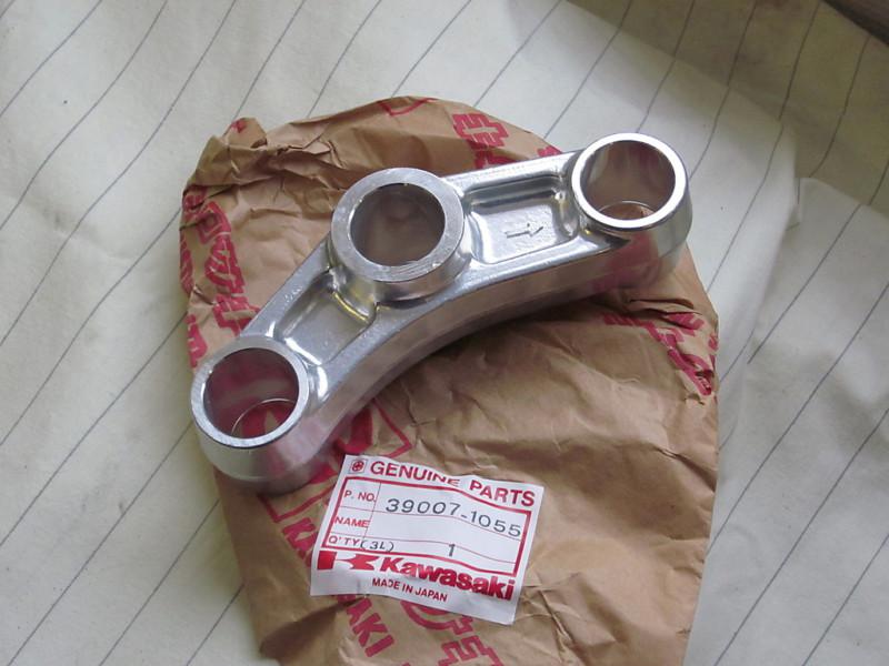 Kawasaki zx900 a1 a2 a3-a11 ninja gpz900r 1984-98 suspension arm 39007-1055 nos