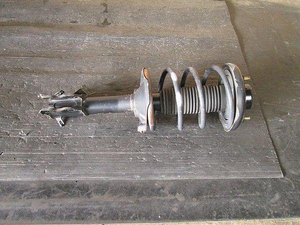 Nissan serena 2000 front left strut [2750210]