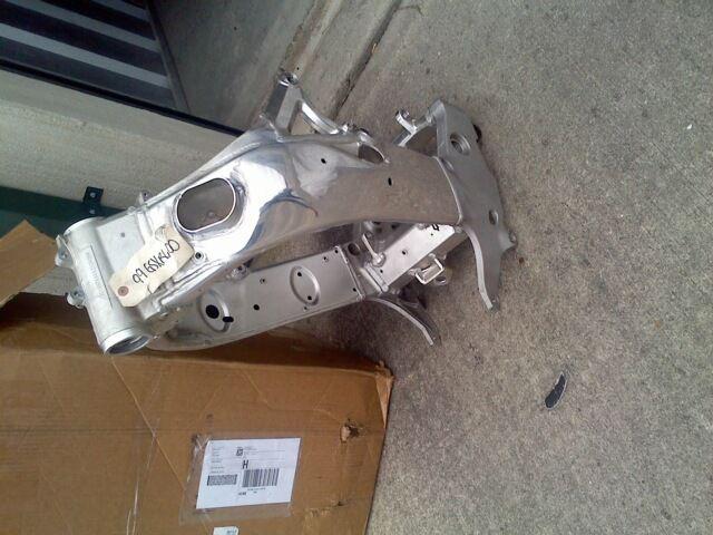 1999 suzuki gsxr hayabusa busa main frame chassis 99 2000 01 02 03 04 05 06 07