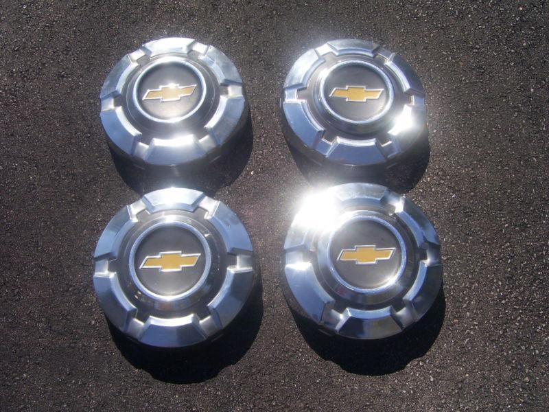 1972  chevy truck  hub caps 1/2 ton c 10 good condition 1970 1971 1972 1973  