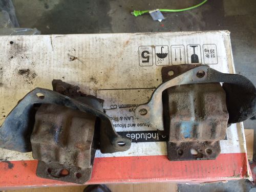 Pontiac motor mounts 3 bolt to engine