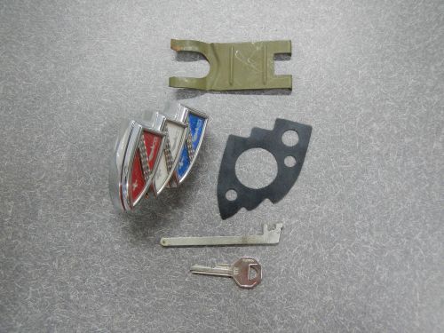 1963 buick lesabre trunk lock tri-shield w/ key &amp; clip ? wildcat electra invicta