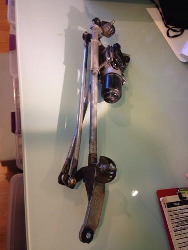 2005 subaru impreza wrx sti  front windshield wiper motor oem assembly