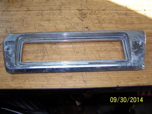 1968 thunderbird right front fender side marker lamp bezel