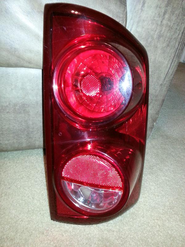 2007 - 2008 dodge ram right/passenger side tail light