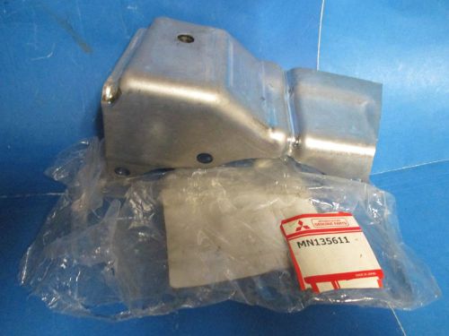 Mitsubishi pajero+montero front exhast pipe bracket o.e.m.mn135611