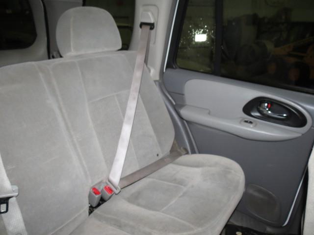 2005 chevy trailblazer rear seat belt & retractor only lh driver gray