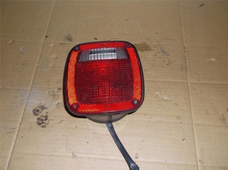 Jeep wrangler tj tail light drivers left 1997-2006 2005