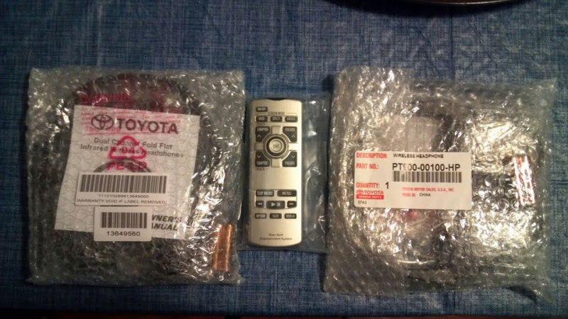 Oem toyota / lexus rear entertainment dvd remote & headphone sienna highlander