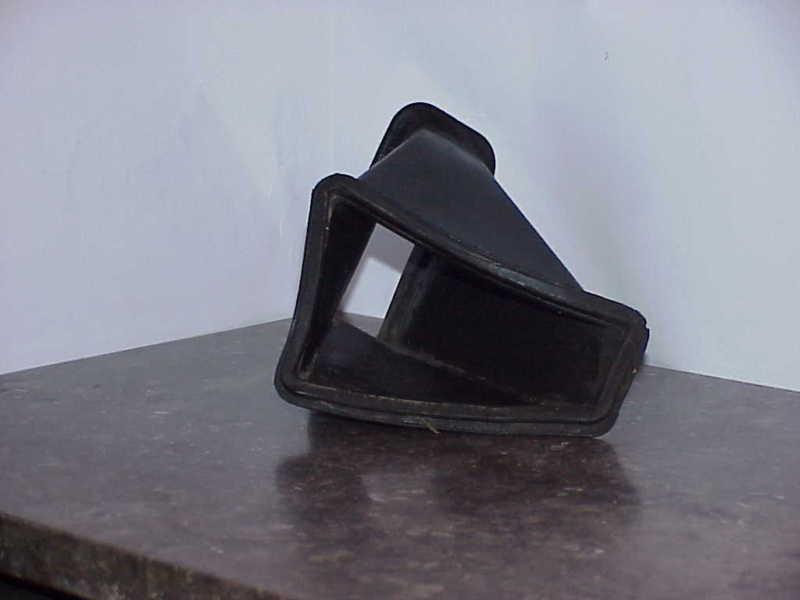 Honda goldwing gl 1100 80-83/ >>fairing air duct vent rubber <