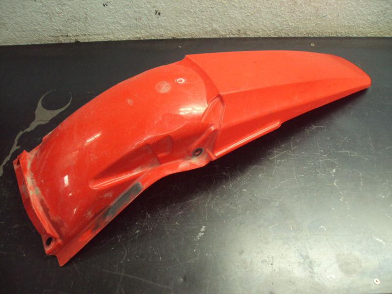 2002 02 honda cr250r cr 250  r motorcycle back rear fender red body plastic