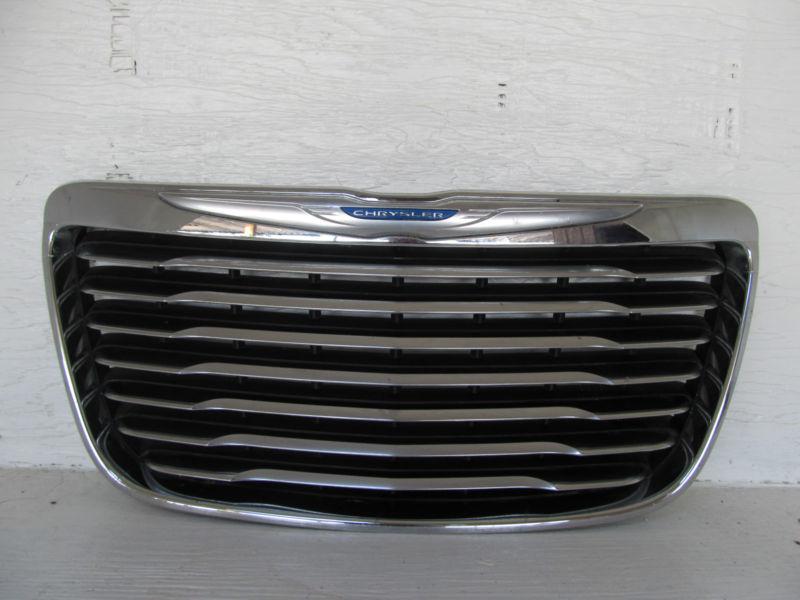 Chrysler 200 grille 11-12