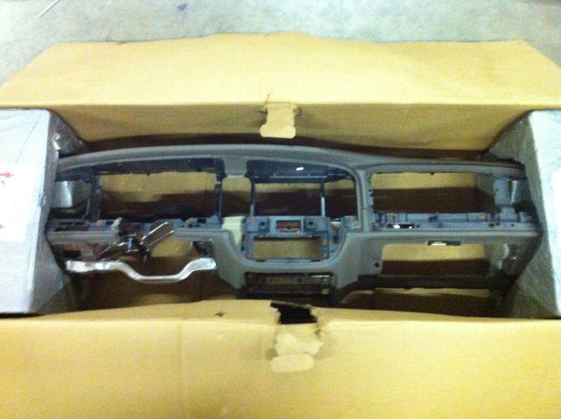 Instrument panel nos 1999 ford crown victoria, 2000 grand marquis xw725404320aaa