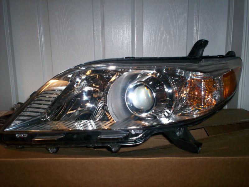 2011 2012 2013 toyota sienna left side driver halogen headlight oem