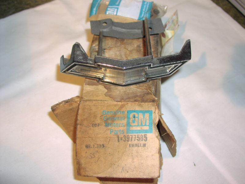 Oem 1970 chevelle standard grill emblem assembly 3977585 nos