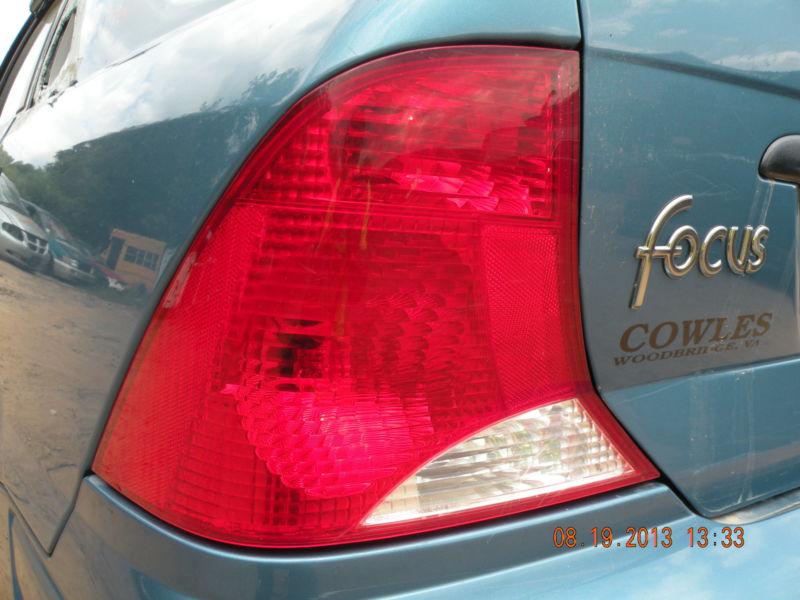 2001 focus left tail light  196742