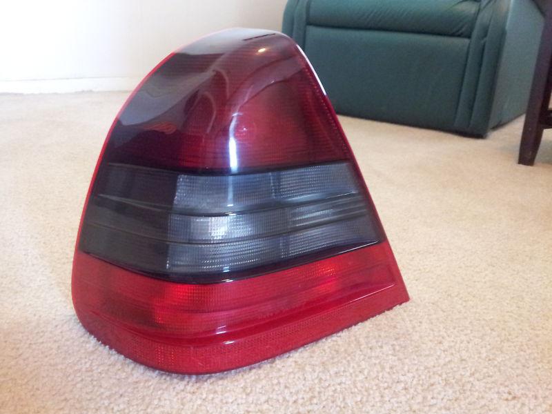 Mercedes c230 c280 c43 1998-2000 c-class left/driver oem tail light