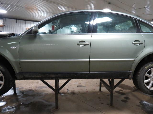 2004 volkswagen passat front door left 2492817