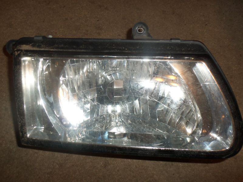 2000 honda passport right passenger headlight