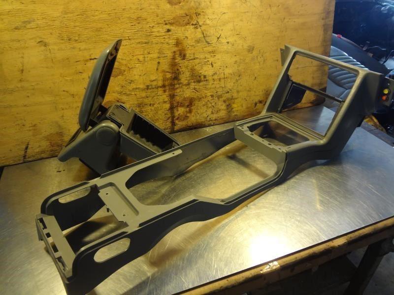 88 ford mustang center floor console assembly  208284