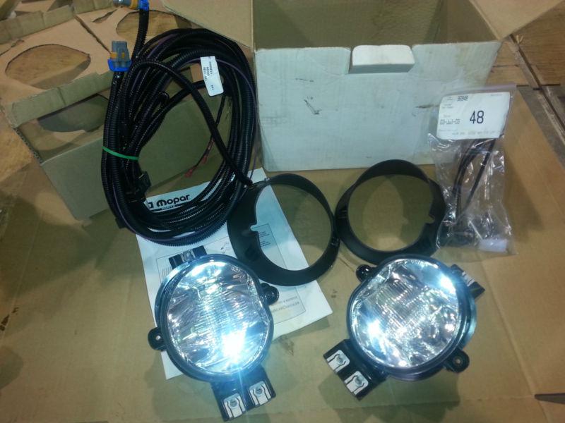 New oem fog lights dodge ram 1500 2500 3500, 02 03 04 05 06 07 08 09 10 mopar