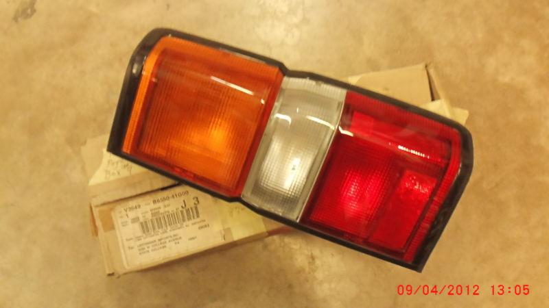 (#195) 87-95 nissan pathfinder r.h. tail lamp new oem 